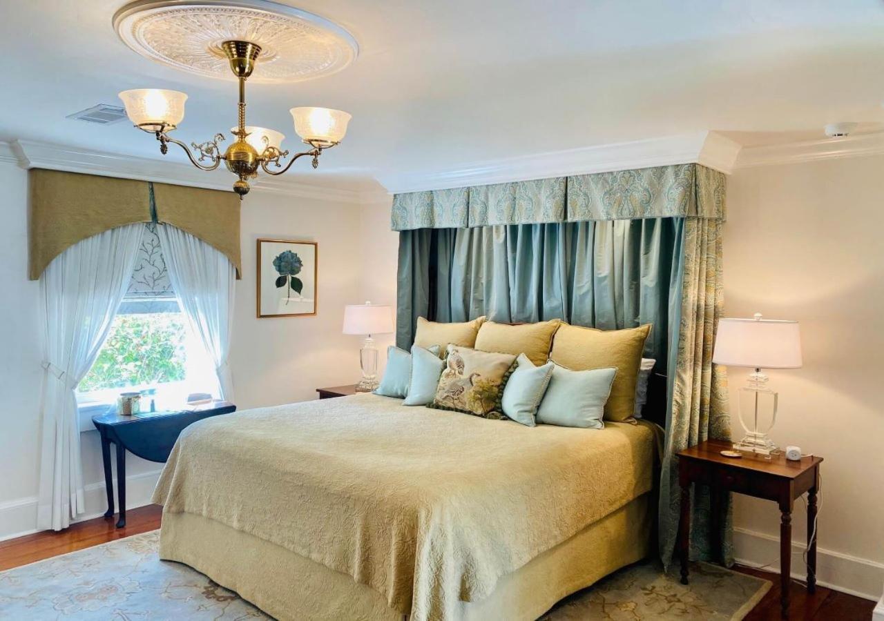 Linden - A Historic Bed And Breakfast Натчез Экстерьер фото