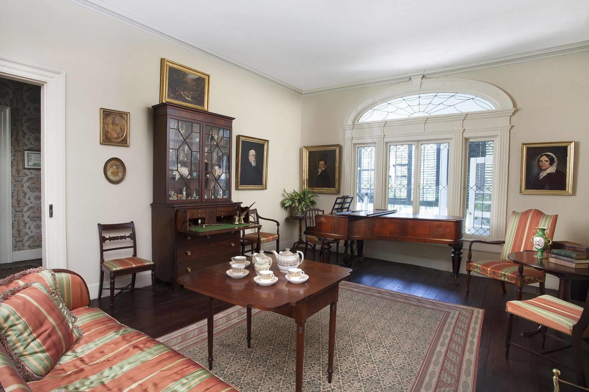 Linden - A Historic Bed And Breakfast Натчез Экстерьер фото
